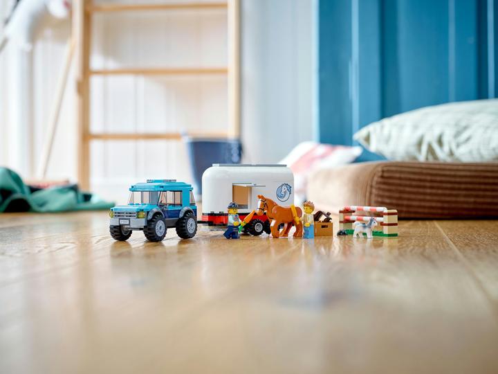 Actual product image LEGO SUV with horse trailer (60327, LEGO City)