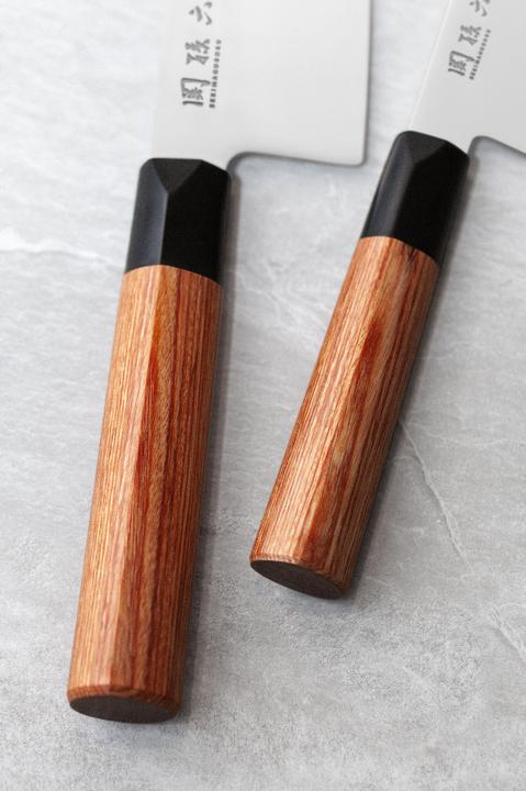 Actual product image Kai Seki Magoroku Red Wood Santoku (17 cm)