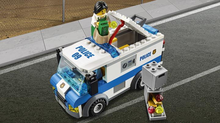 Actual product image LEGO City money transporter (60142, LEGO City)