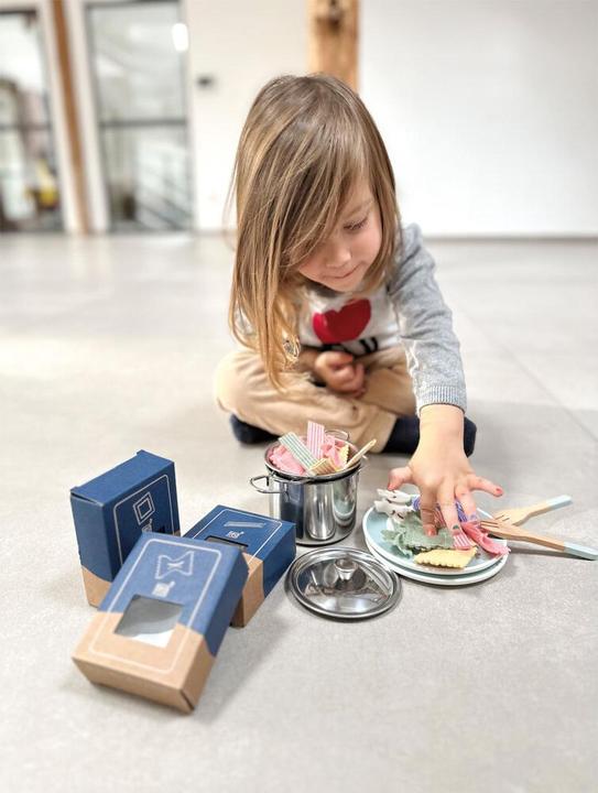 Actual product image small foot Pasta cooking set