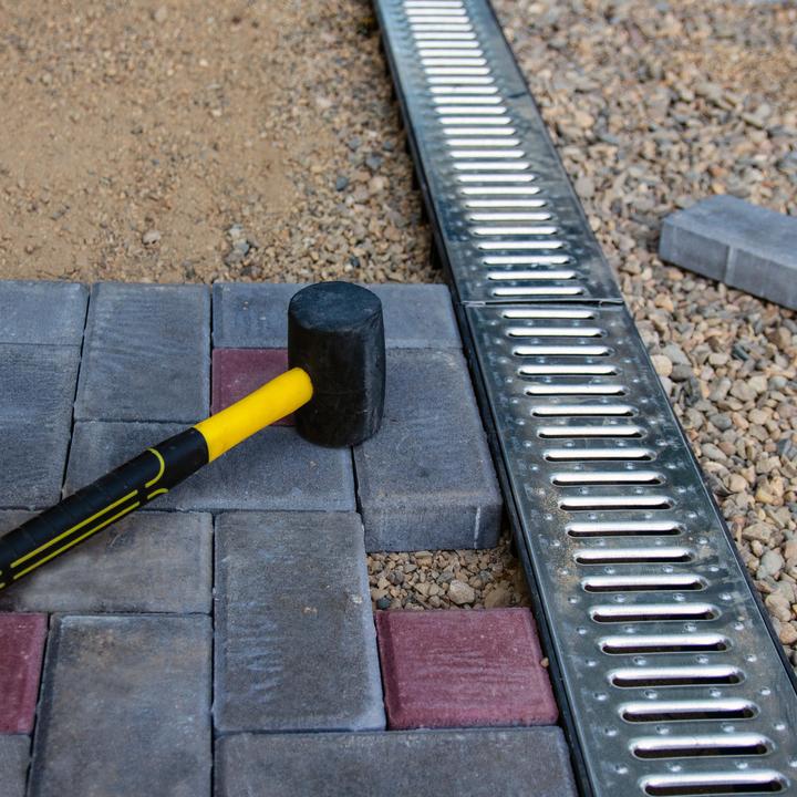 Produktbild Wiltec Entwässerungsrinne 4x1m Abdeckrost 1,5t verzinkt Ablaufrinne Abwasserrinne
