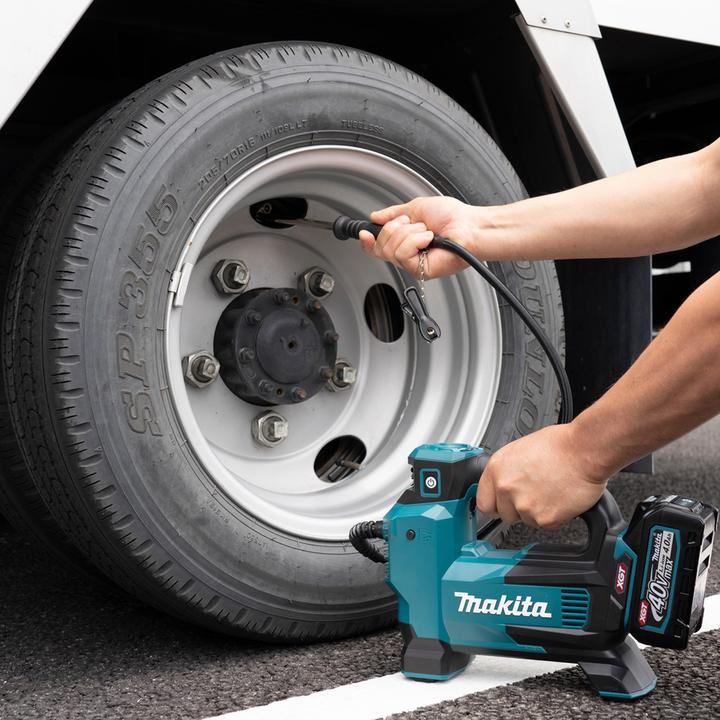Actual product image Makita TE00000796 Professional air pump adapter for car and truck tyres 0º