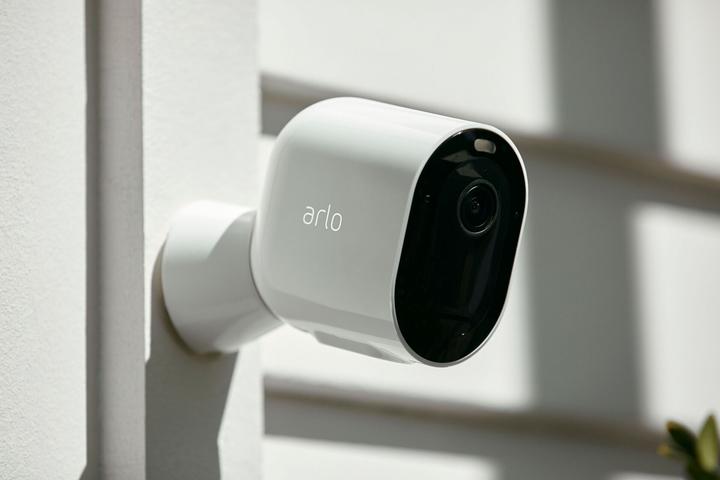 Actual product image Arlo Pro 3 Spotlight, kit 3 cameras white (2560 x 1440 Pixels)