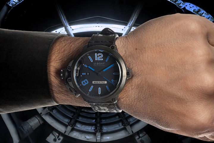 Actual product image U-Boat 8806 Capsule 50 mm PVD BK BL automatic men's watch 10ATM (Sports watch)