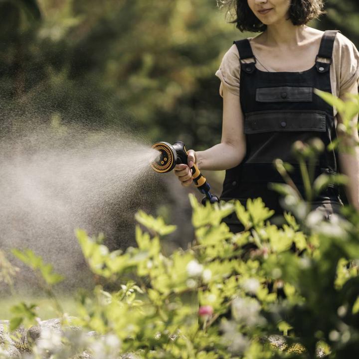 Productafbeelding Fiskars Spuitpistool Multi, 5 functies, Traploos regelbaar debiet, Met voorregelaar en aan/uit-schakelaar