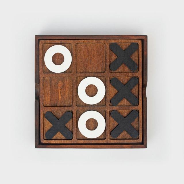 Actual product image Luckies Tic-Tac-Toe (German, French, Italian, English, Swiss German)