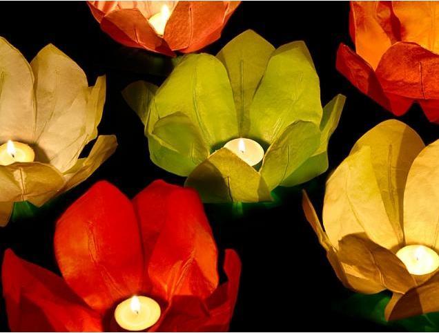 Produktbild Partydeco Schwimmende Wasserlaternen Lotusblüten