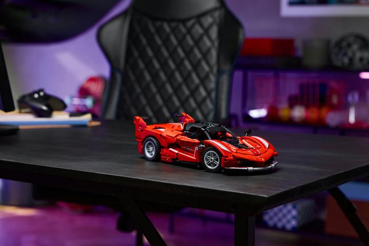 Actual product image LEGO Ferrari FXX K (42212, LEGO Technic)