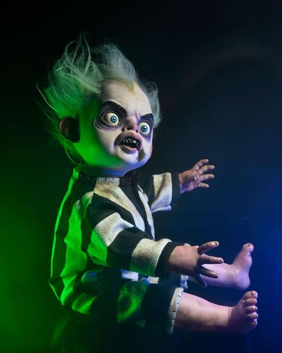 Actual product image Neca Beetlejuice Beetlejuice Prop Replica 1/1 Baby Beetlejuice Doll 49 cm
