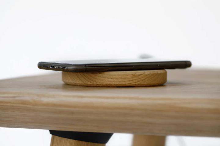 Image du produit Oakywood Slim Charging Pad - Chargeur sans fil en bois massif - Chêne -