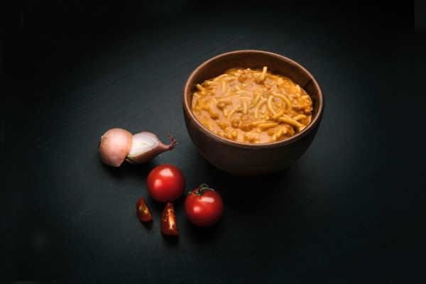 Produktbild REAL Field Meal Pasta in Tomatensauce (143 g)
