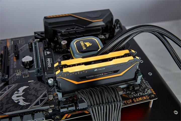 Image du produit Corsair Vengeance CMW16GX4M2E3200C16-TUF Module de mémoire 16 Go 2 x 8 Go DDR4 3200 MHz (2 x 8GB, 3200 MHz, RAM DDR4, DIMM)