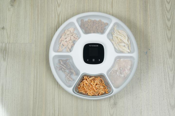 Produktbild Petoneer NutriSpin 6 Meal Pet Feeder (0.17 l)