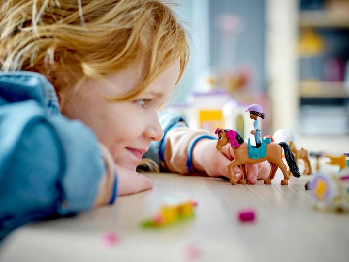 Actual product image LEGO Riding school (41746, LEGO Friends)