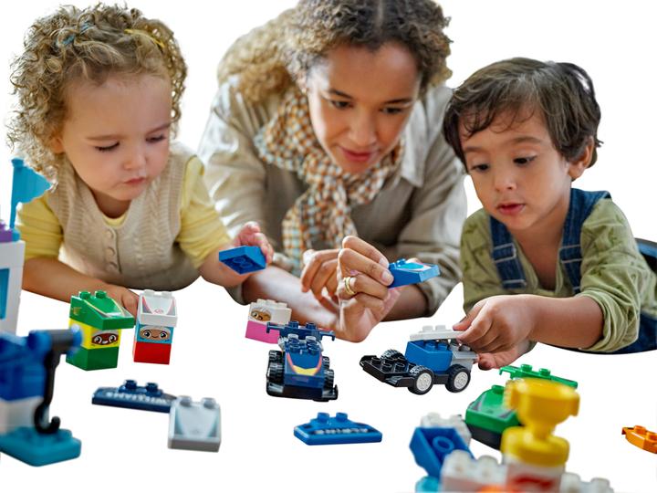 Actual product image LEGO F1 Team Rennautos mit Rennfahrern (10445)
