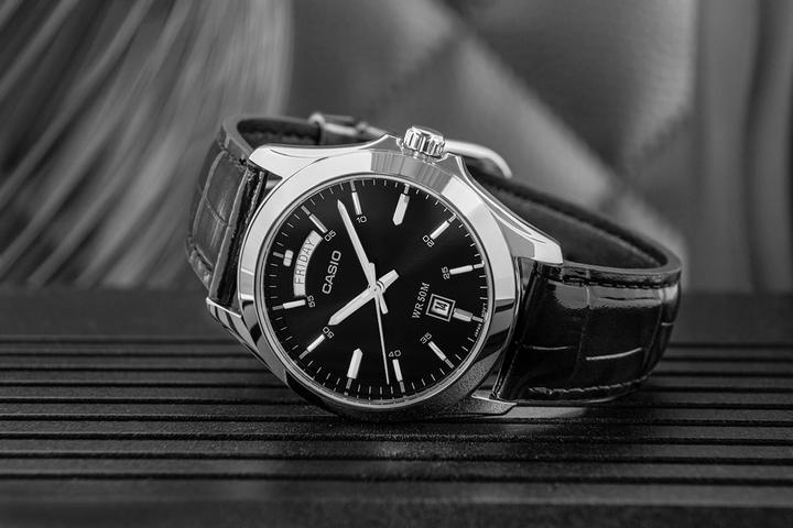 Produktbild Casio Collection (Analoguhr, 45 mm)