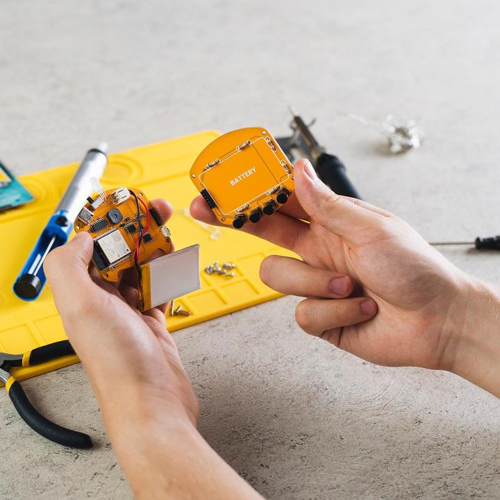 Actual product image CircuitMess CircuitPet - virtual pet - electronics kit