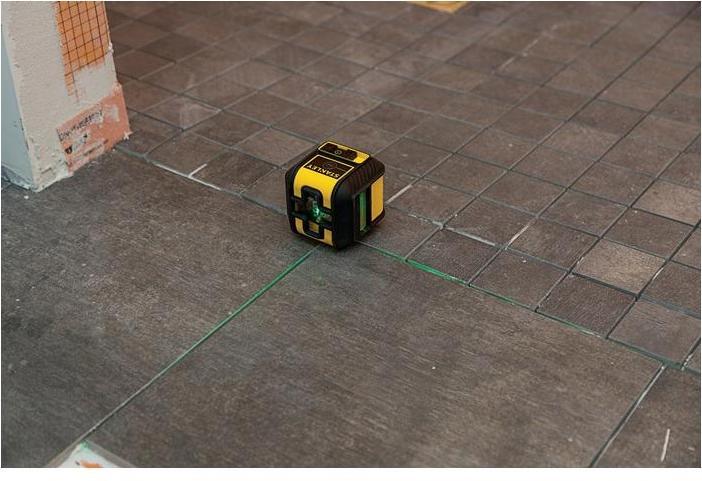 Actual product image Black & Decker Compact cross and line laser