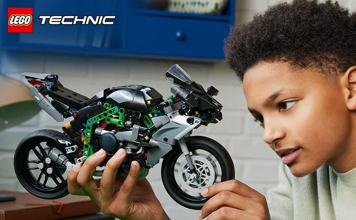 Actual product image LEGO Kawasaki Ninja H2R Motorrad (42170, LEGO Technic)