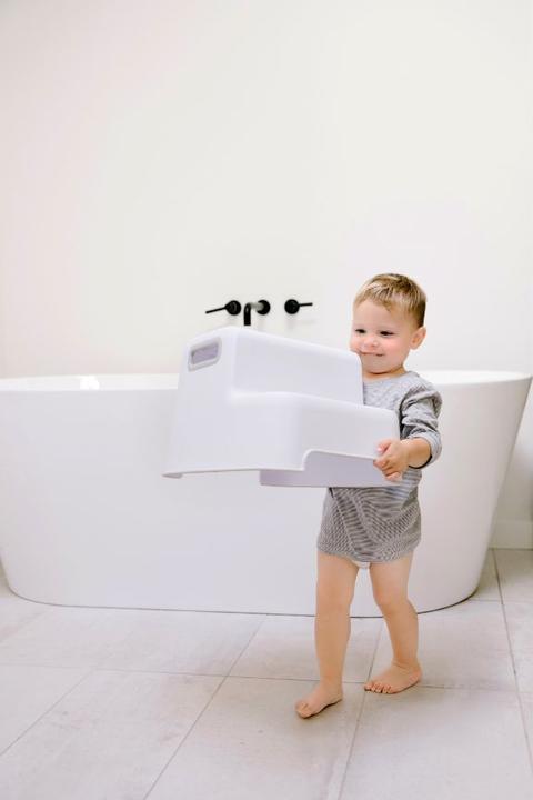 Actual product image Ubbi 2-Stufen Hocker grau