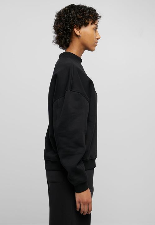 Actual product image Urban Classics Ladies Oversized Organic Crewneck (M)