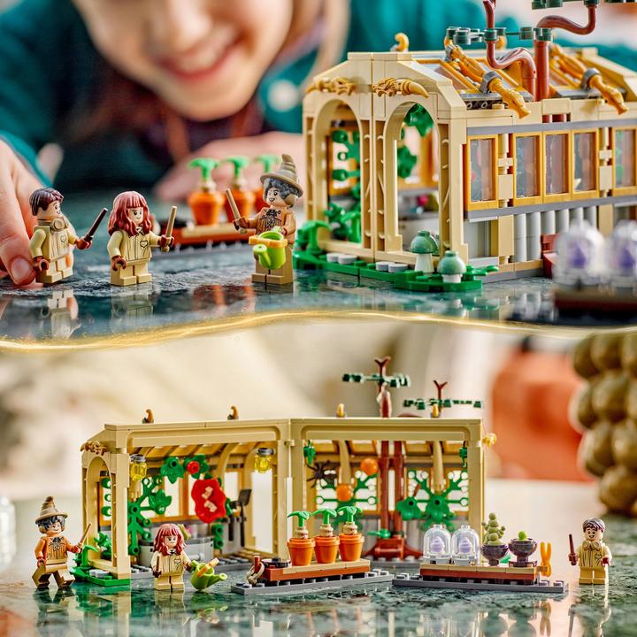Immagine prodotto LEGO Schloss Hogwarts: Kräuterkundeunterricht (76445, LEGO Harry Potter)