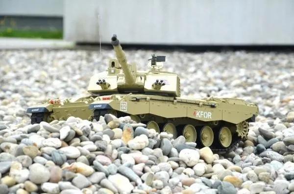 Image du produit Es-toys RC réservoir 1:16 Challenger 2 (RTR Prêt à fonctionner)