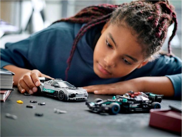 Produktbild LEGO Mercedes-AMG F1 W12 E Performance & Mercedes-AMG Project One (76909, LEGO Speed Champions)