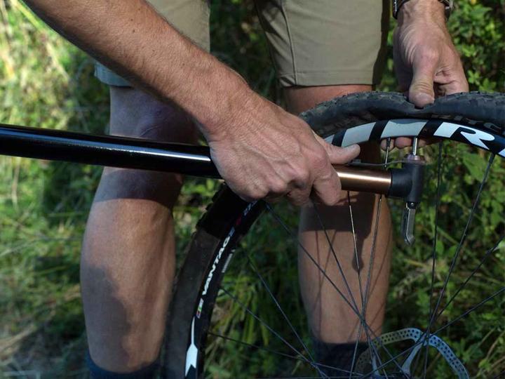 Actual product image Blackburn Outpost HV Anyvalve mini pump