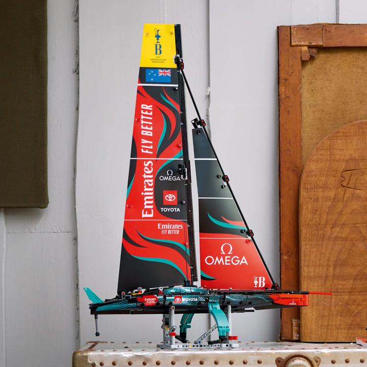 Produktbild LEGO Emirates Team New Zealand AC75 Rennjacht (42174, LEGO Technic)