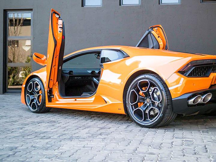 Immagine prodotto Smartbox Emozioni travolgenti con la Lamborghini Huracán 650 PS Spyder (1 pers.)