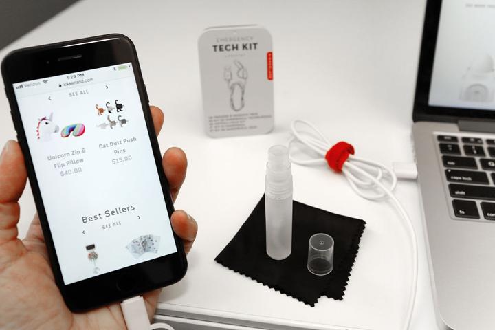 Produktbild Kikkerland Emergency Tech Kit (Schutzhülle, Tasche)