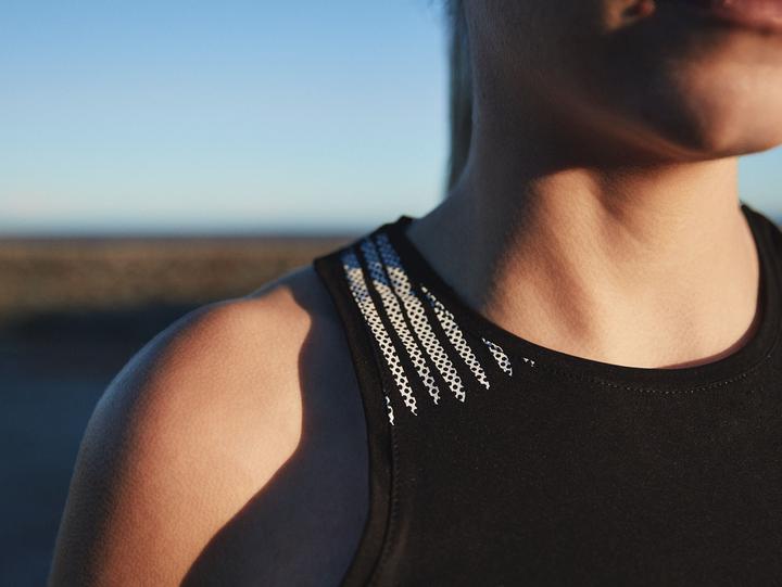 Produktbild Compressport Performance Singlet W (M)