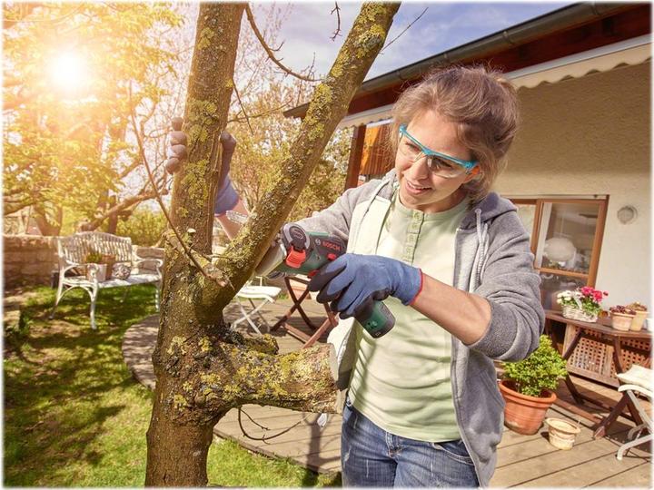 Produktbild Bosch Home & Garden EasyCut 12 (Akku Kettensäge)