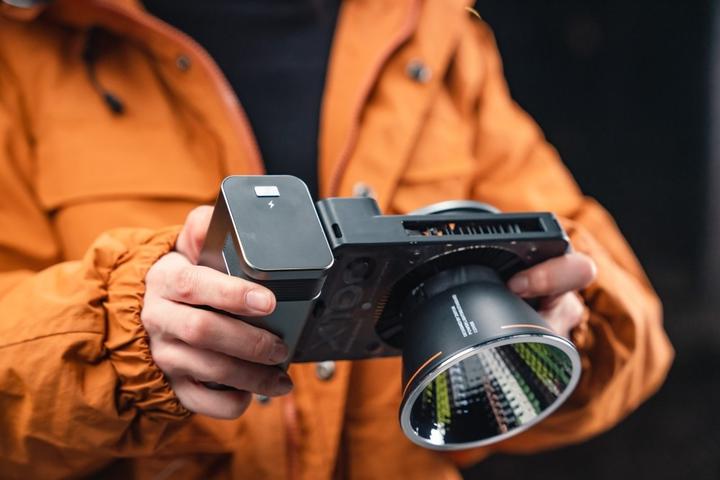 Actual product image Zhiyun Molus X100 Pro Black (Studio light)
