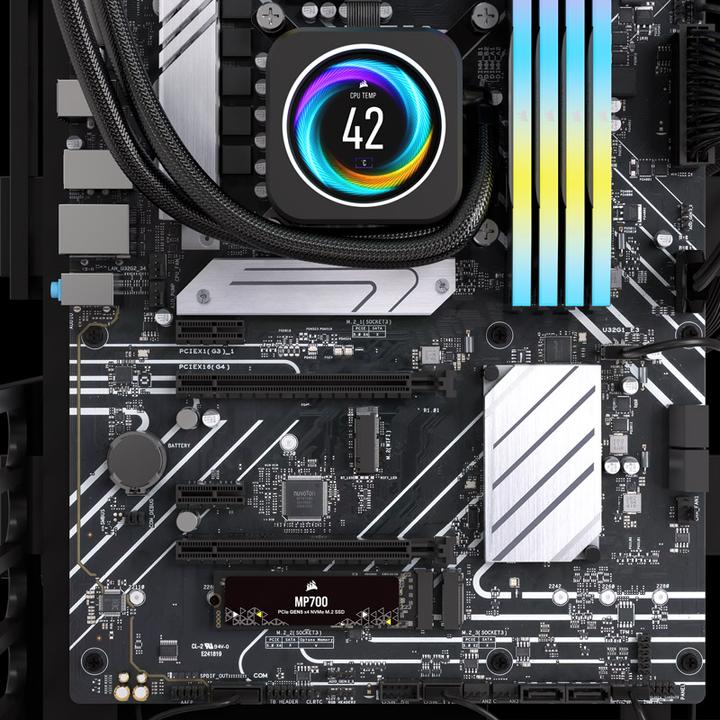 Actual product image Corsair MP700 (1000 GB, M.2 2280)