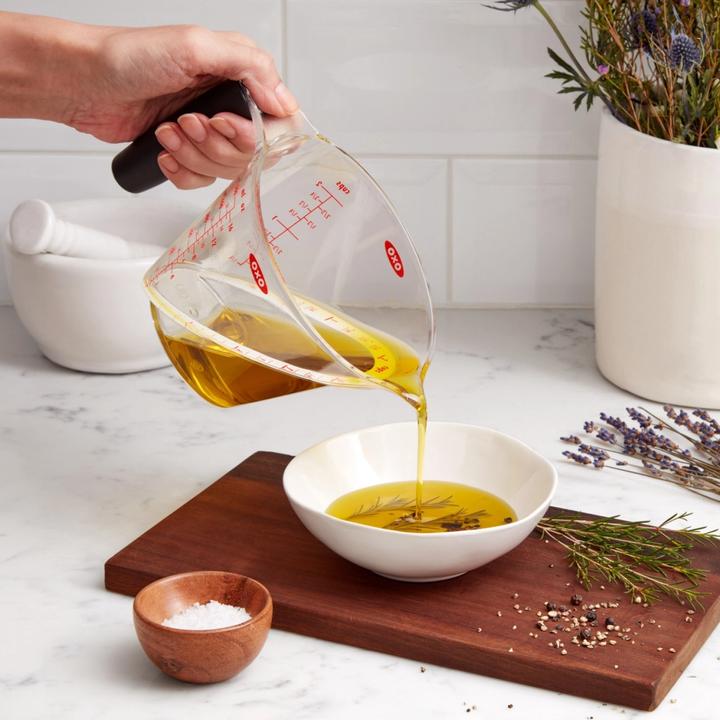Produktbild OXO Abgewinkelter Messbecher (250 ml)