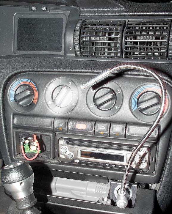 Image du produit Lunartec Lampe de lecture à col de cygne à LED pour voiture, à brancher sur l'allume-cigare de la voiture