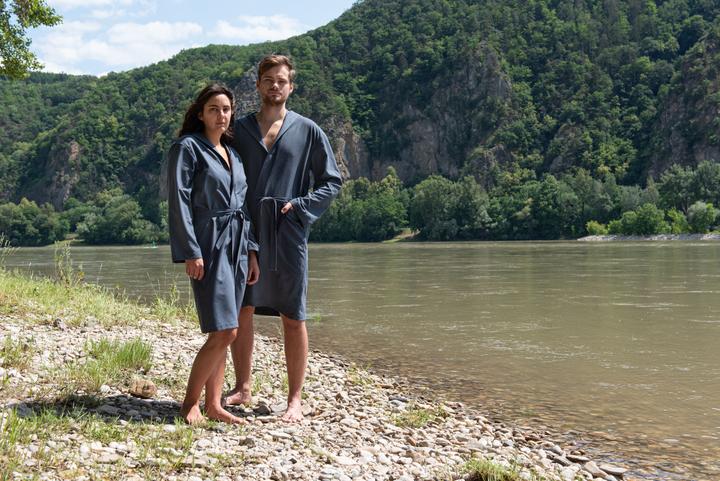 Produktbild Cocoon Microfiber Bathrobe Ultralight with Hood Size L anchor grey (L)