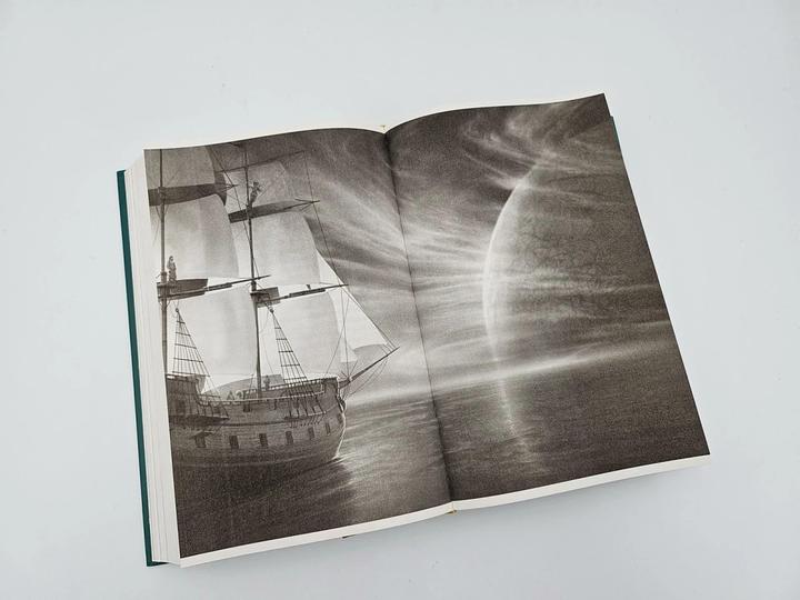 Actual product image Weit über der smaragdgrünen See (German, Howard Lyon, Simon Weinert, Brandon Sanderson, 2023)