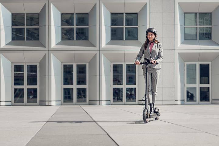Actual product image Segway-Ninebot KickScooter MAX G30 (25 km/h, 65 km, 350 W)