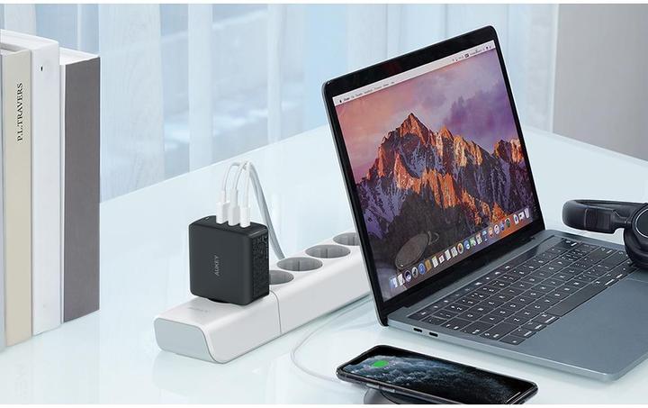Actual product image Aukey Omnia Mix3 PA-B6S (90 W)