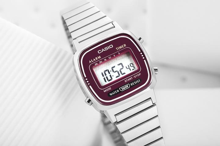 Actual product image Casio Retro Vintage - LA670WA-4D (Digital watch, 25 mm)