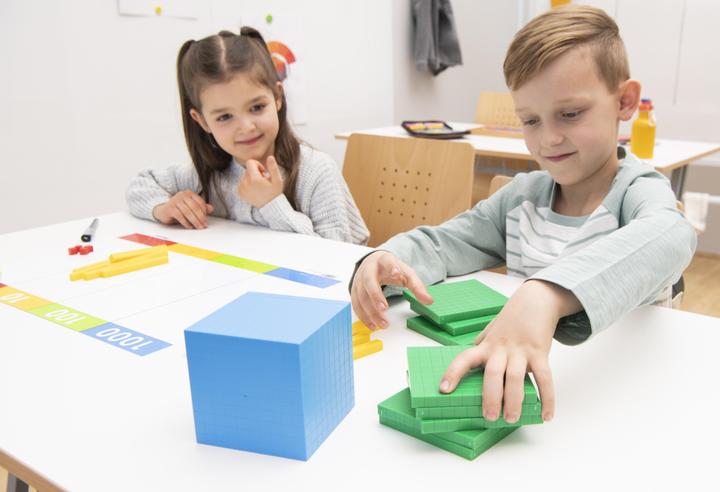 Actual product image Betzold Decimal system with arithmetic table (German)