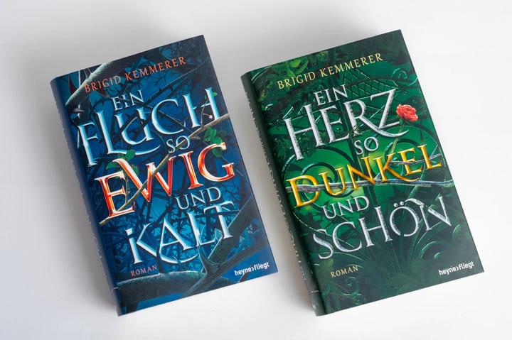 Immagine prodotto Ein Fluch so ewig und kalt (Tedesco, Brigid Kemmerer, 2021)