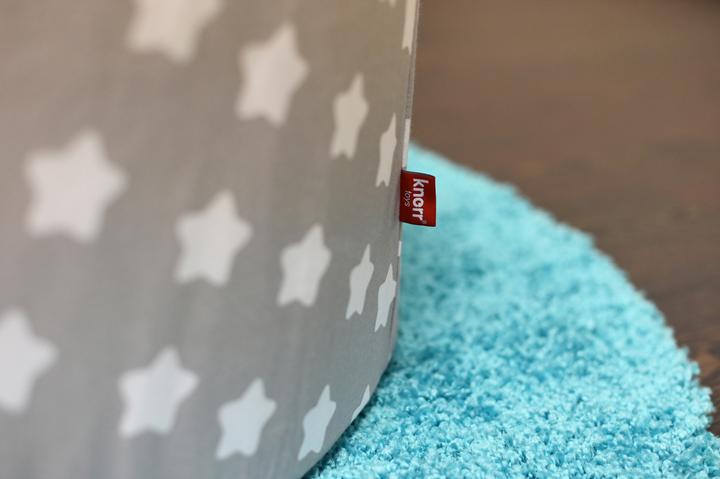 Immagine prodotto Knorrtoys Palla da biliardo morbida - "Stelle bianche e grigie" - 300 palline crema/grigio/blu chiaro (circa