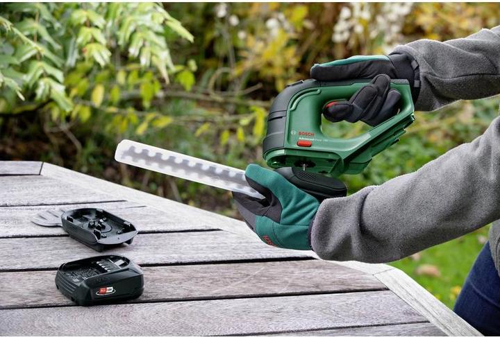Produktbild Bosch Home & Garden AdvancedShear 18V-10 (Akkuheckenschere)