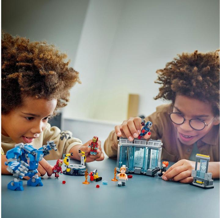 Actual product image LEGO Iron Man's Laboratory: Hall of Armour (76315, LEGO Super Mario)