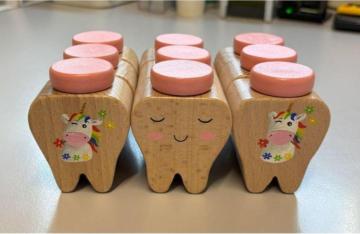 Image du produit Spielba Boîte à dents de lait Licorne Peinte à la main en Suisse