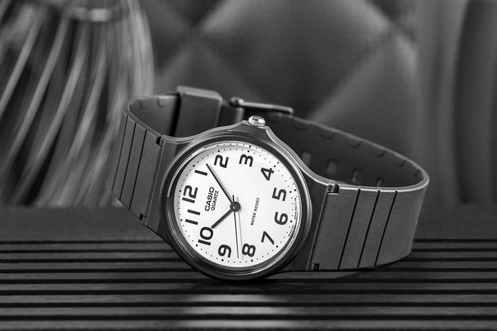 Produktbild Casio MQ-24-7B2 (Analoguhr, 34 mm)